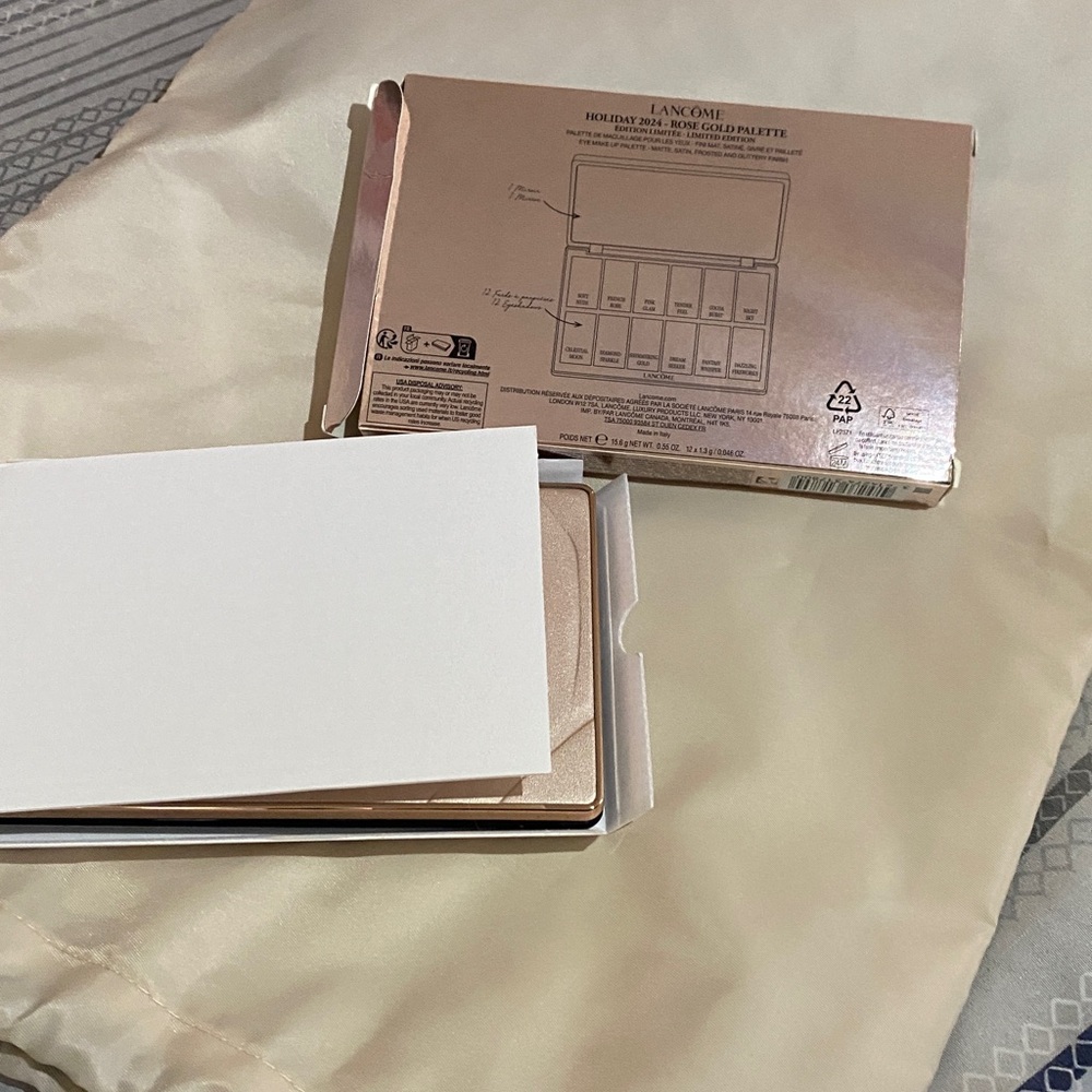 Lancôme eyeshadow palette matte, satin, frosted and glittery finish. - Picture 5 of 8